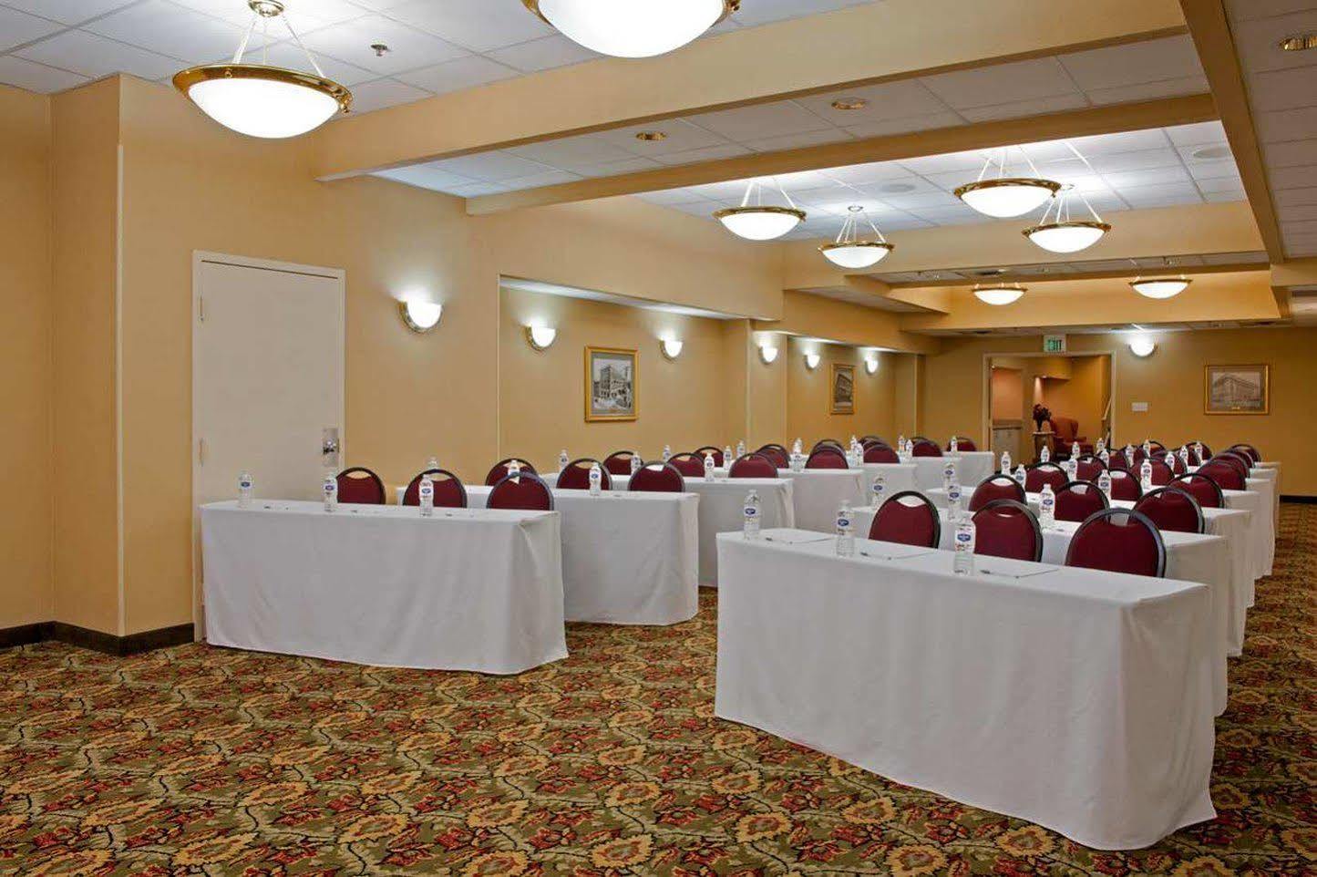 Indianapolis Marriott East Hotell Eksteriør bilde